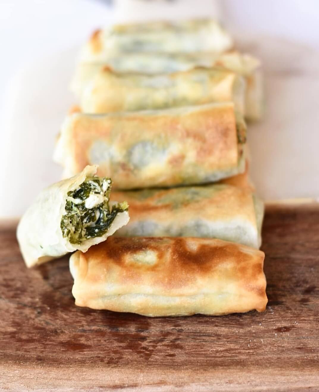 griekse loempia met feta en spinazie