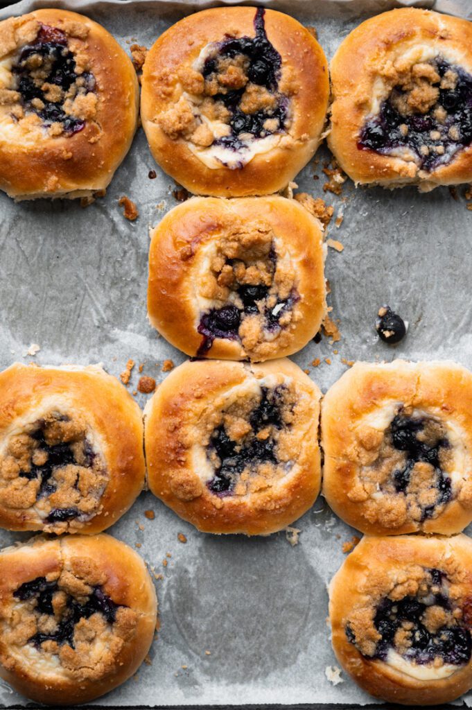 crumble custard buns