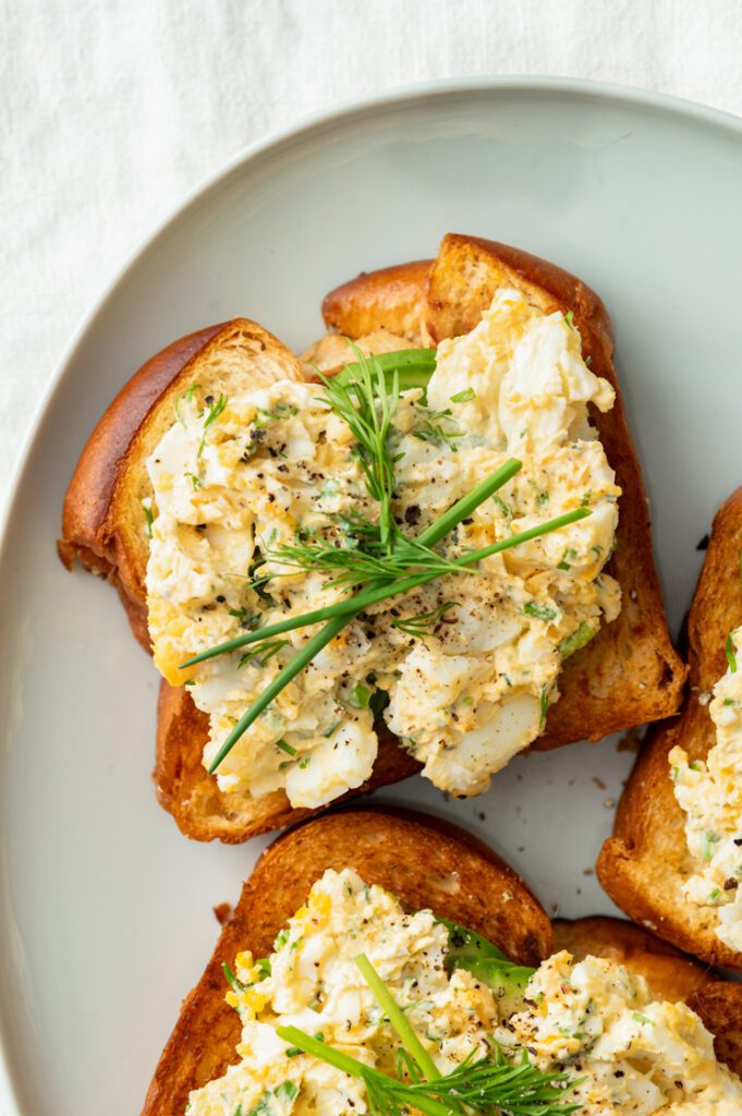 Boursin eiersalade op brioche