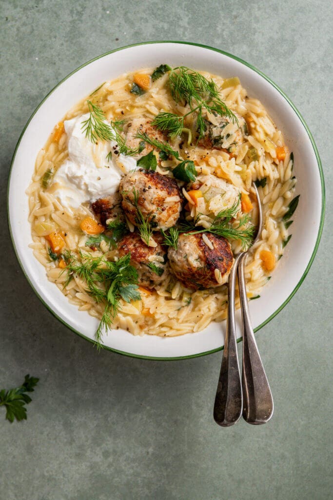 Kipgehaktballen met orzo maaltijdsoep