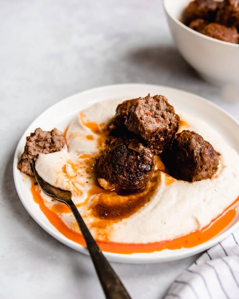 pittige gehaktbal met bloemkoolpuree