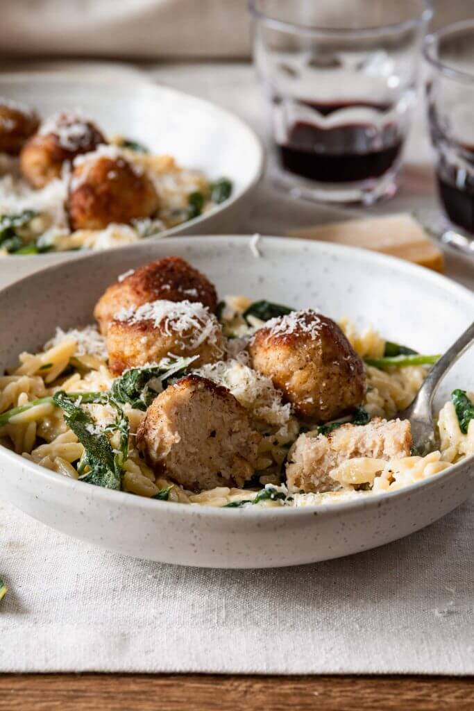 orzo met salie en kipgehaktballen