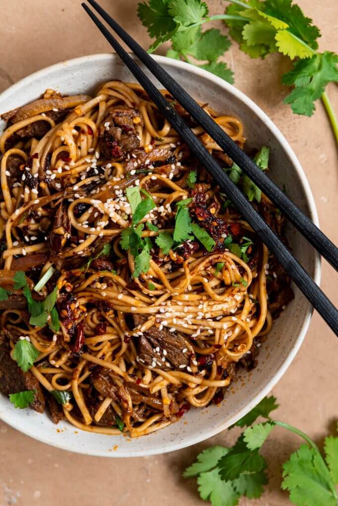 pittige noodles met stoofvlees