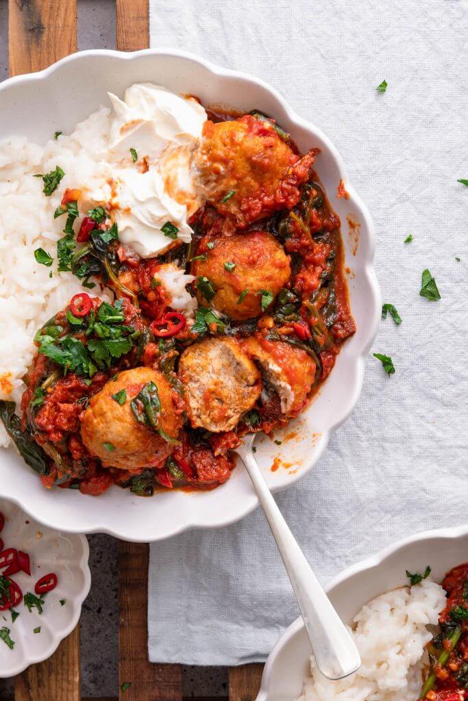 kipgehaktballen met chorizo in een tomatensaus