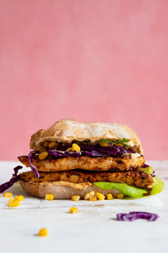 Mexicaanse kipburger op een ciabatta
