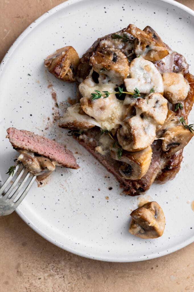 Entrecote met champignon gratin