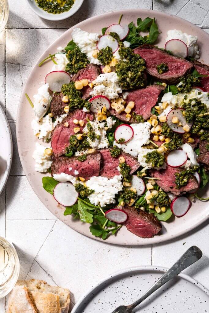 Maaltijdsalade met biefstuk en mozzarella